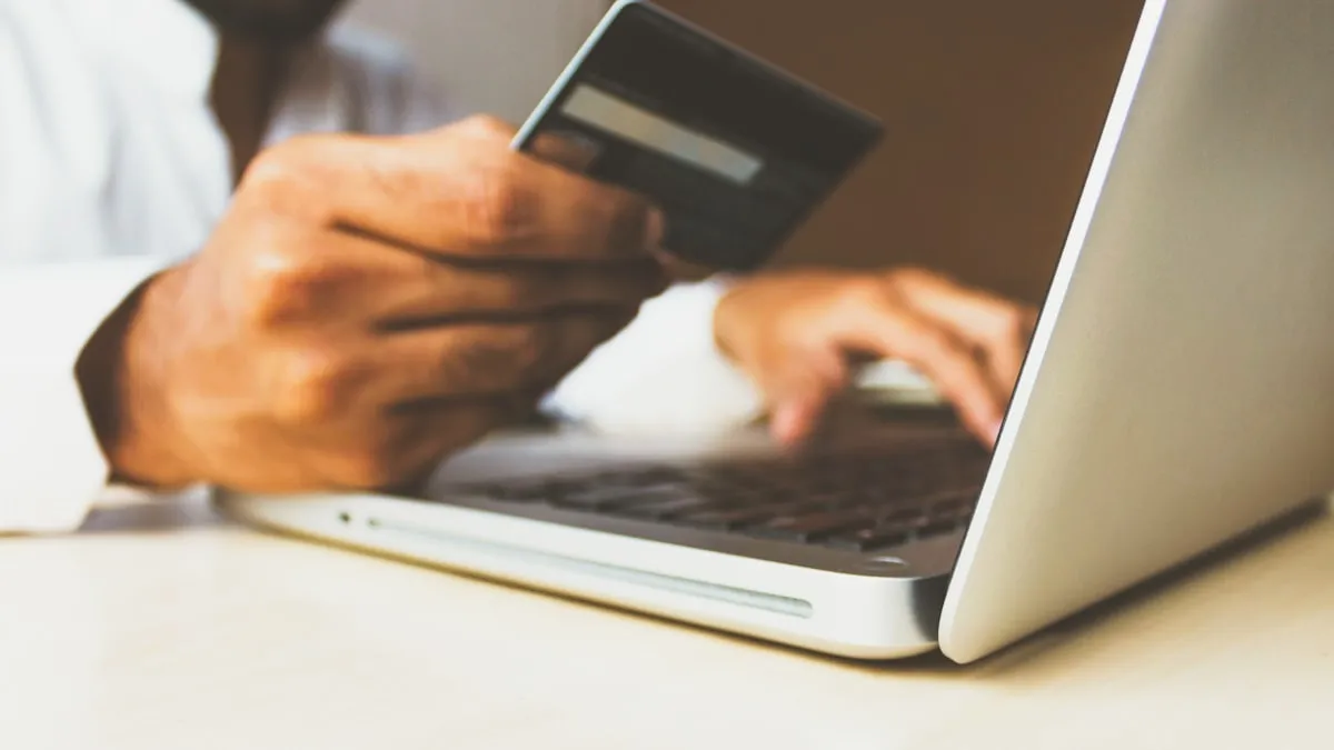 Como transferir do PayPal para o banco em 2026: taxas, prazos e pegadinhas