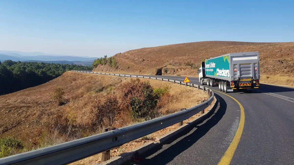 Renda extra para caminhoneiro em 2026: o que dá pra fazer na estrada